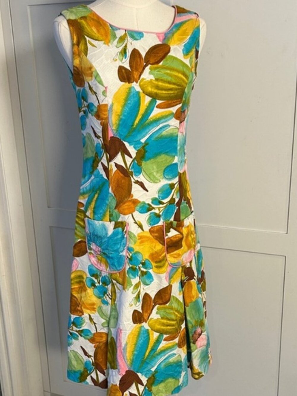 Vintage Flutter bye 1960’s Floral Sleeveless Dress  Floral With Pockets Size S